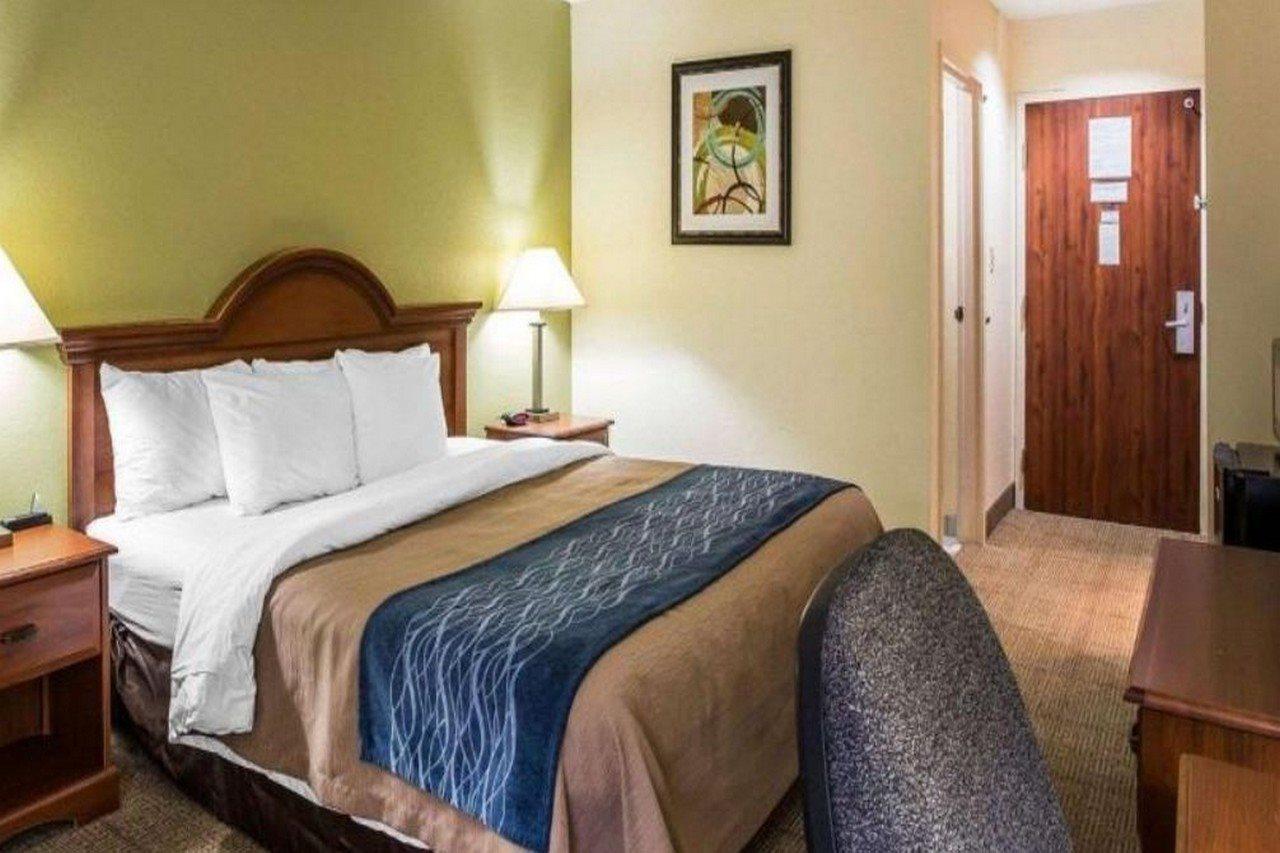 Quality Inn Darien-North Brunswick Exterior photo