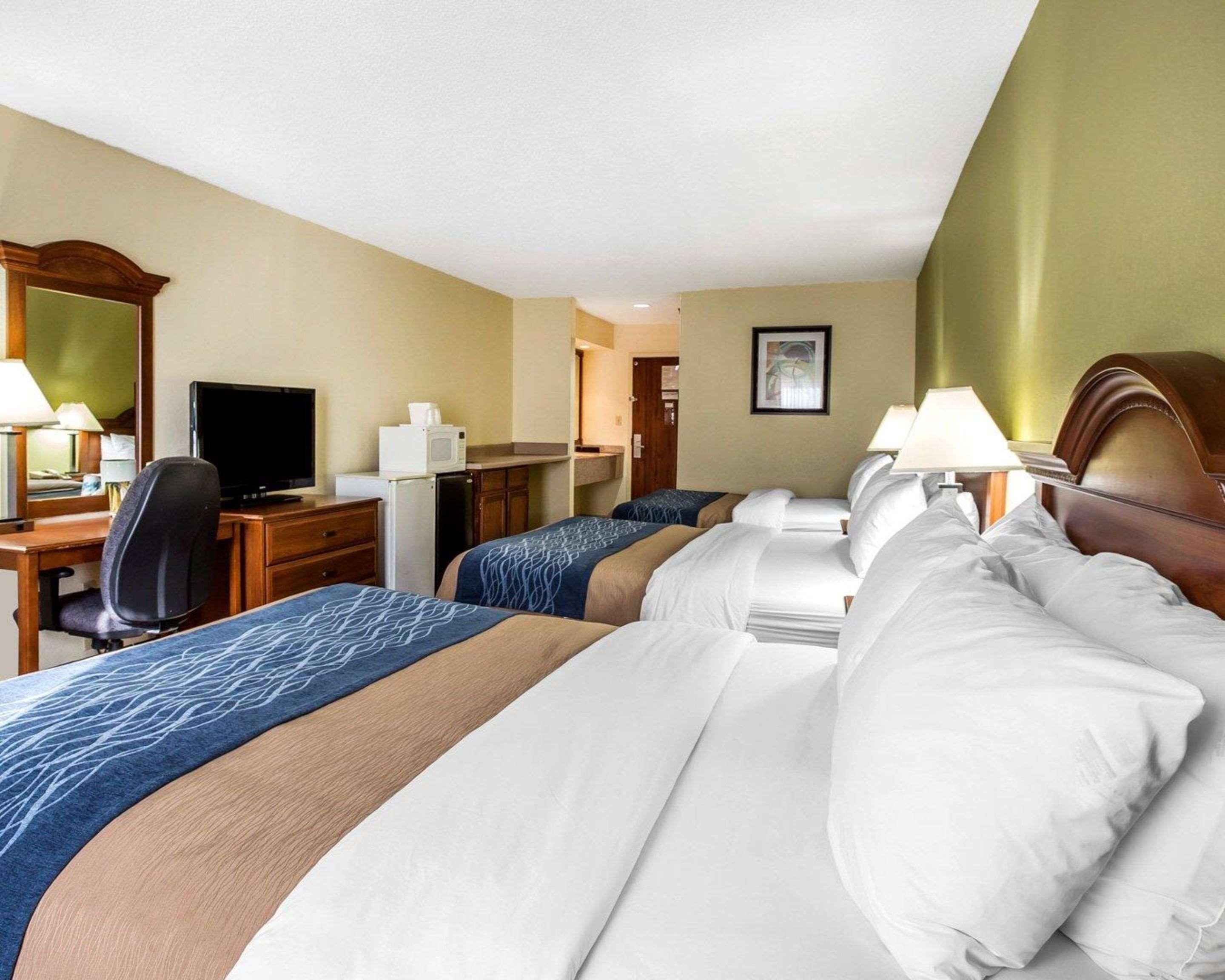 Quality Inn Darien-North Brunswick Exterior photo