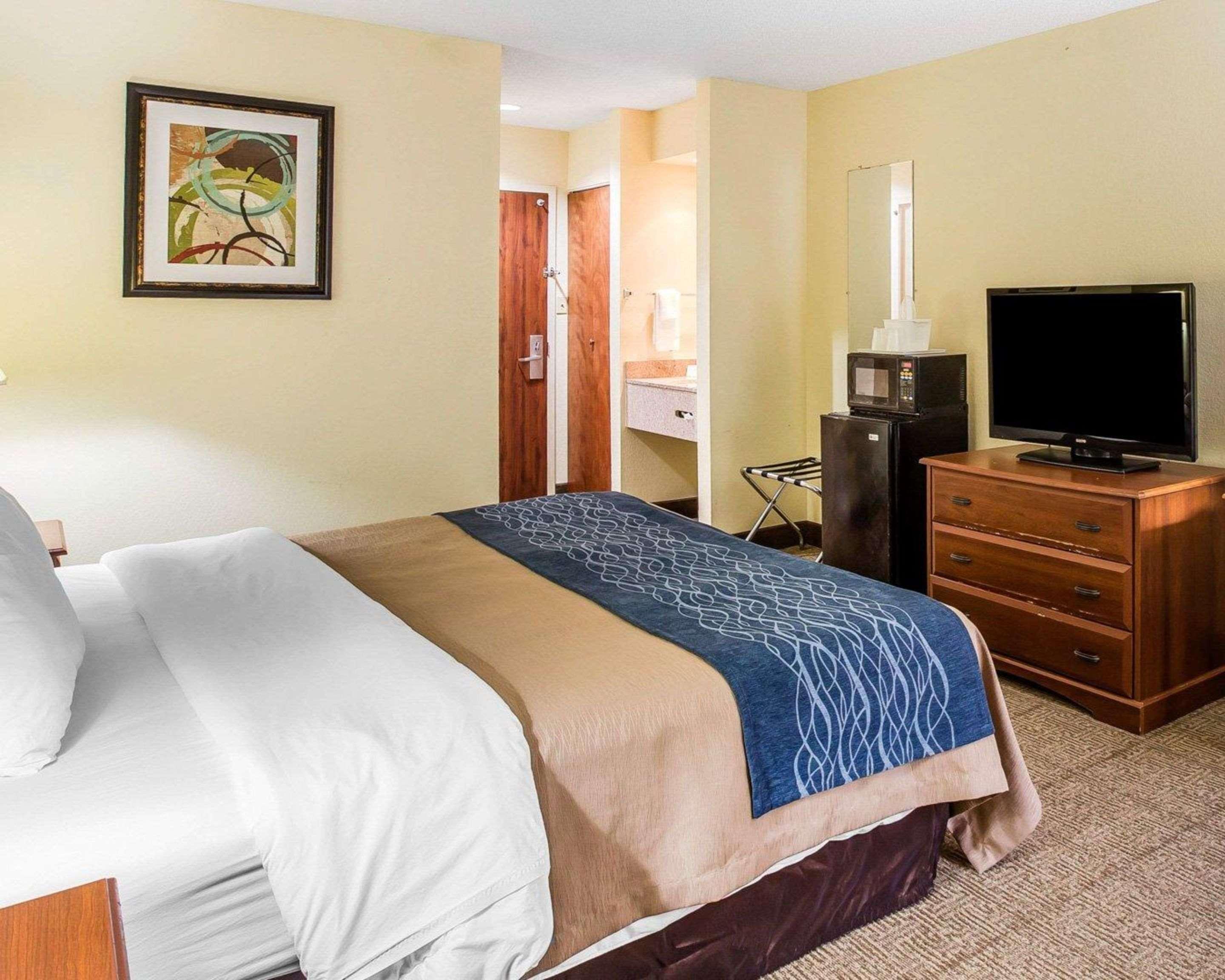 Quality Inn Darien-North Brunswick Exterior photo