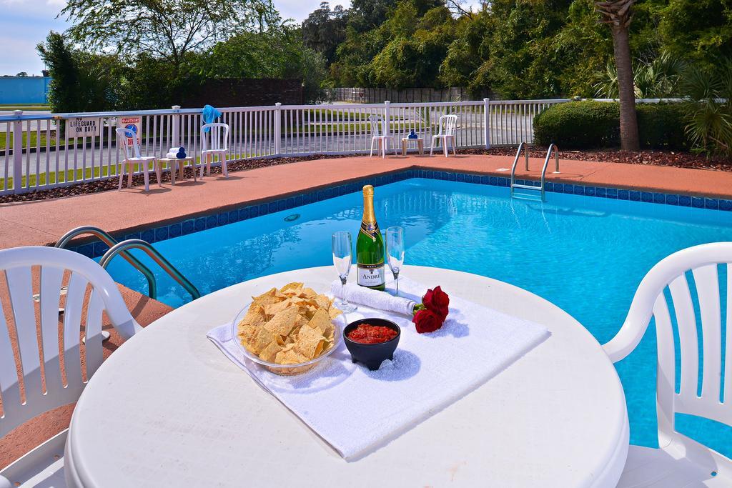 Quality Inn Darien-North Brunswick Exterior photo